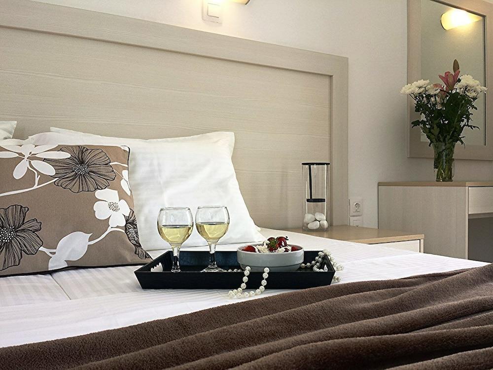 Crown Apartments คาลีเวส ภายนอก รูปภาพ