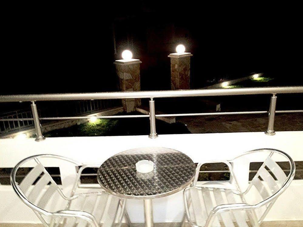 Crown Apartments คาลีเวส ภายนอก รูปภาพ
