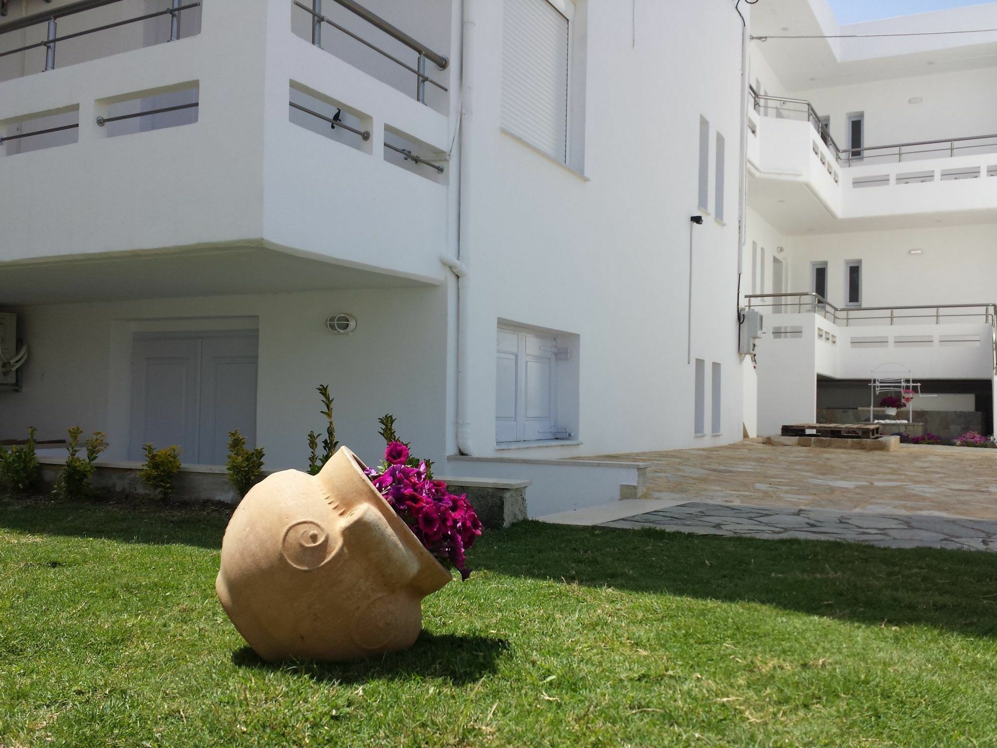 Crown Apartments คาลีเวส ภายนอก รูปภาพ
